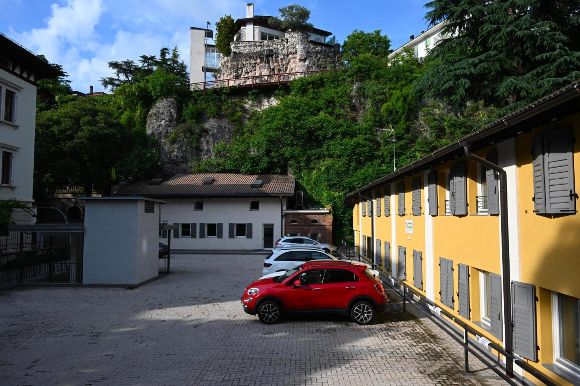 Cityu - Grazioli 27 Trento Centro Con Parcheggio Privato Gratuito Buitenkant foto